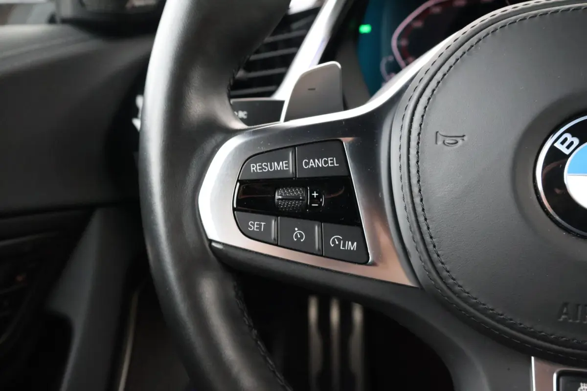 sDrive20i High Executive M-Sport Pakket | Stuur & Stoelverwarming | Elektr. Stoelen | Harman Kardon | Head-Up | PDC | Achteruitrijcamera |
