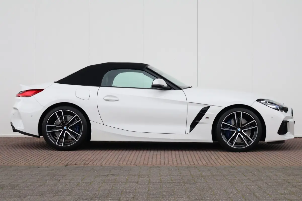 sDrive20i High Executive M-Sport Pakket | Stuur & Stoelverwarming | Elektr. Stoelen | Harman Kardon | Head-Up | PDC | Achteruitrijcamera |
