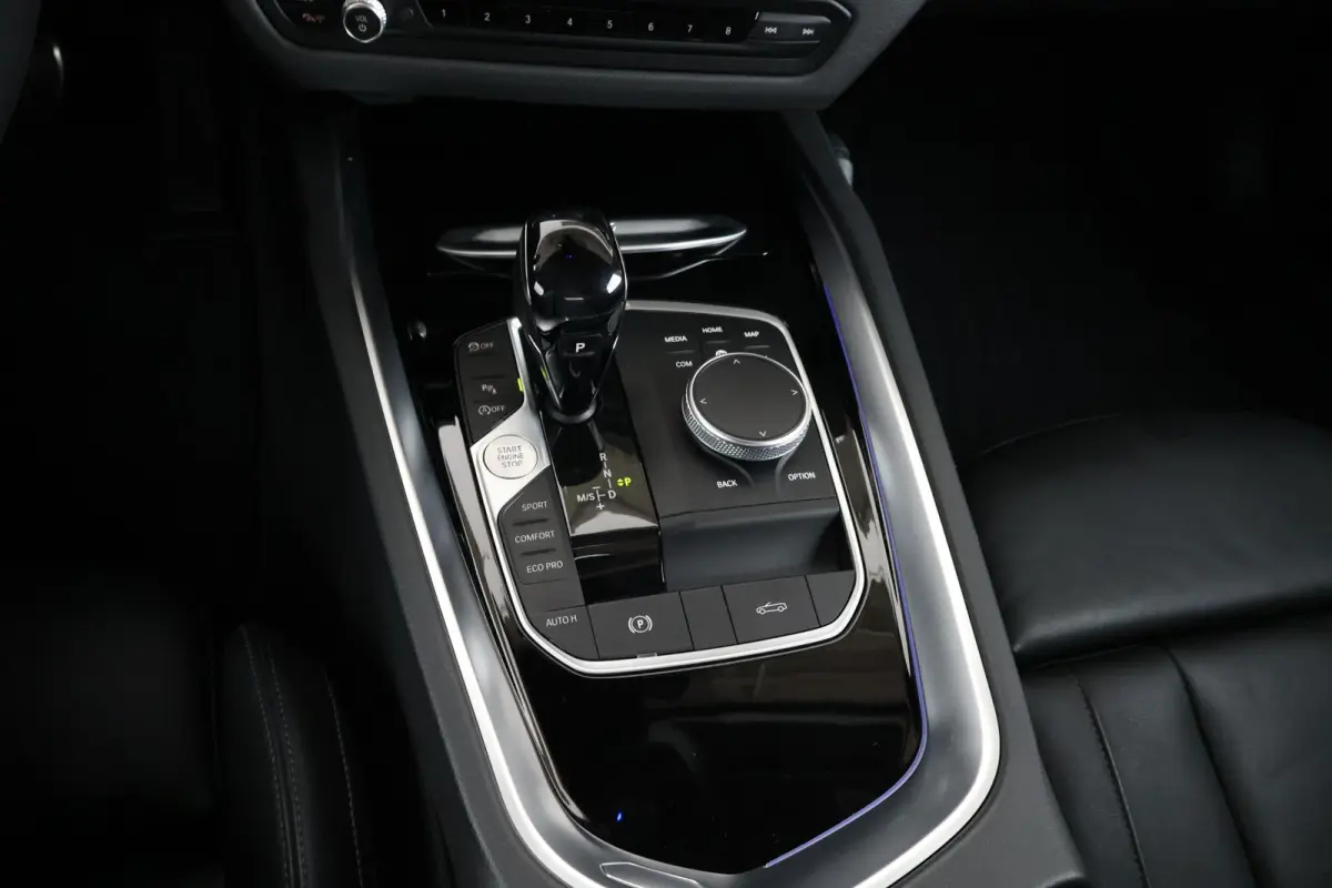 sDrive20i High Executive M-Sport Pakket | Stuur & Stoelverwarming | Elektr. Stoelen | Harman Kardon | Head-Up | PDC | Achteruitrijcamera |