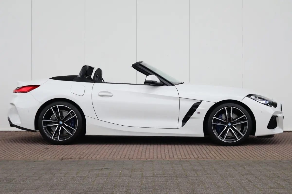 sDrive20i High Executive M-Sport Pakket | Stuur & Stoelverwarming | Elektr. Stoelen | Harman Kardon | Head-Up | PDC | Achteruitrijcamera |