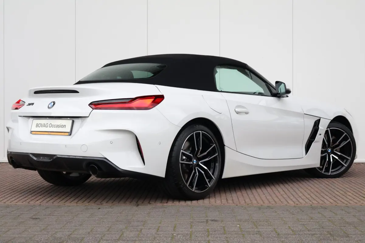 sDrive20i High Executive M-Sport Pakket | Stuur & Stoelverwarming | Elektr. Stoelen | Harman Kardon | Head-Up | PDC | Achteruitrijcamera |