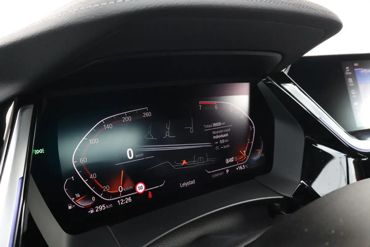 sDrive20i High Executive M-Sport Pakket | Stuur & Stoelverwarming | Elektr. Stoelen | Harman Kardon | Head-Up | PDC | Achteruitrijcamera |