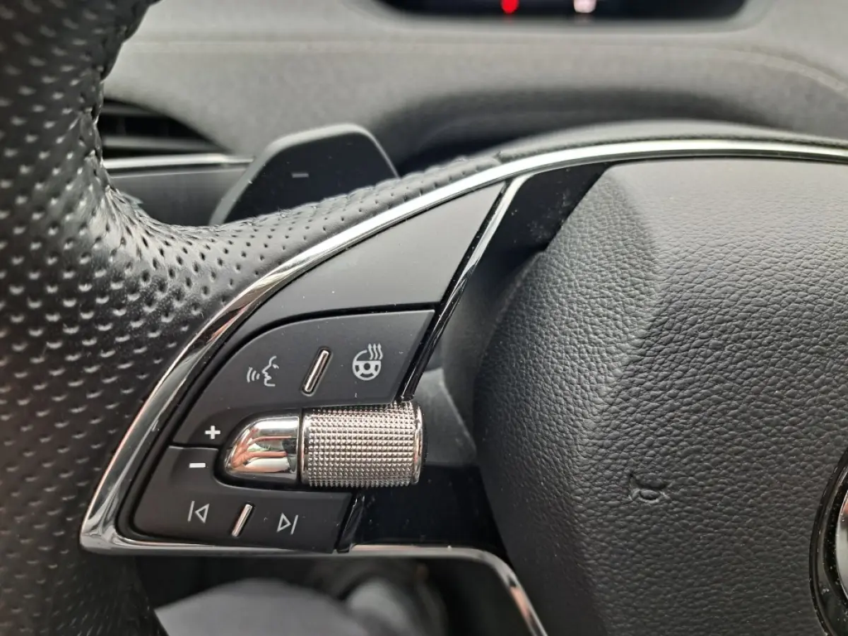 80 204 Pk 1/2 Leder Apple carplay, Trekhaak, SOH 92%