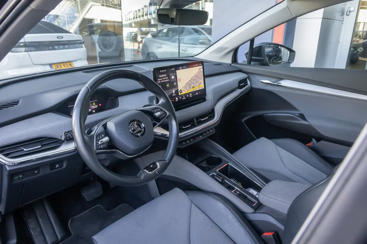 80 | SOH 93% | Apple Carplay/Android Auto | Achteruitrijcamera | Keyless | Stof/lederen bekleding | Sfeerverlichting | Achteruitrijcamera | Apple Carplay/Android Auto|telefoonintegratie prem