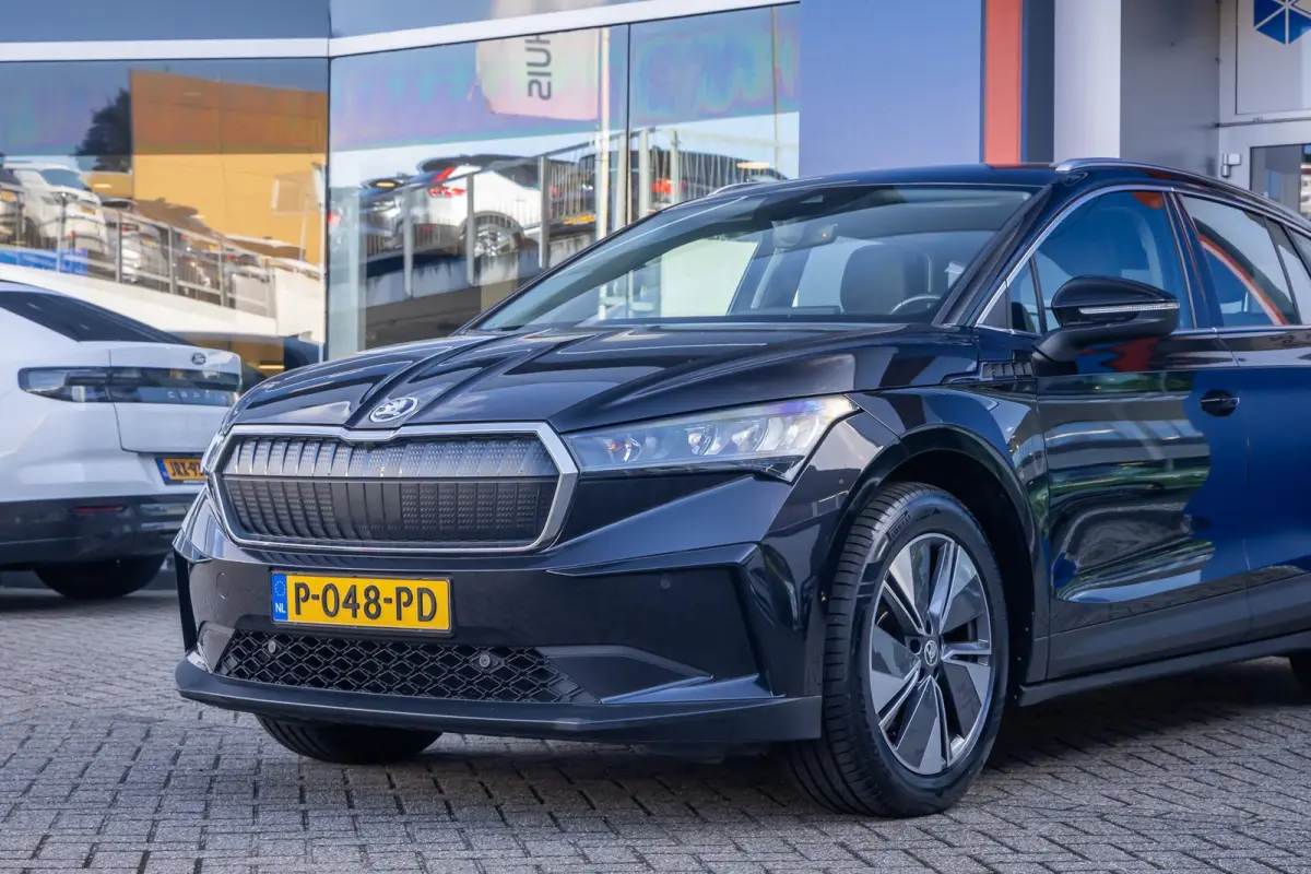 80 | SOH 93% | Apple Carplay/Android Auto | Achteruitrijcamera | Keyless | Stof/lederen bekleding | Sfeerverlichting | Achteruitrijcamera | Apple Carplay/Android Auto|telefoonintegratie prem