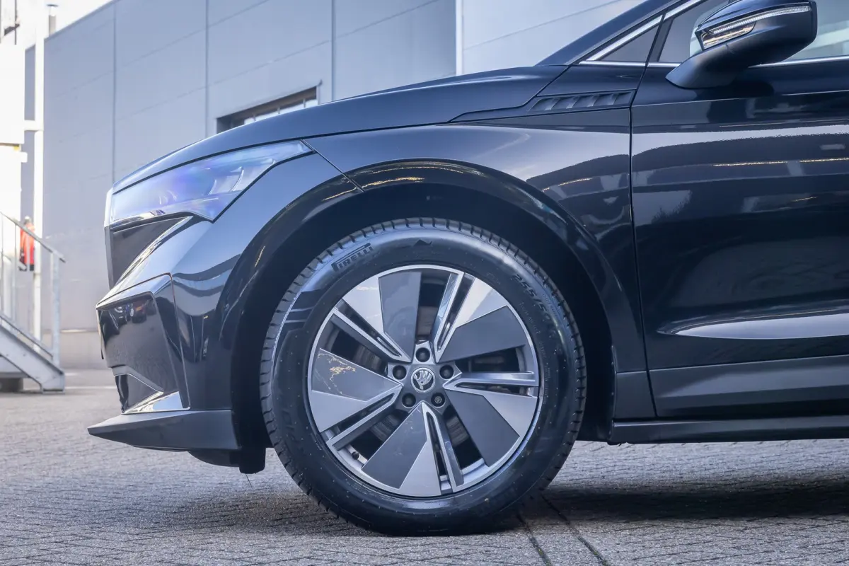 80 | SOH 93% | Apple Carplay/Android Auto | Achteruitrijcamera | Keyless | Stof/lederen bekleding | Sfeerverlichting | Achteruitrijcamera | Apple Carplay/Android Auto|telefoonintegratie prem