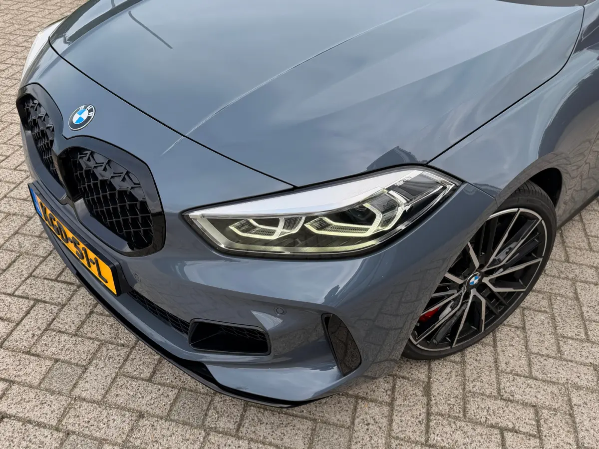 M135i xDrive Executive | Cruise Control | Kuipstoelen | Stoelverwarming | HiFi Audio | Carplay | Navi | Climate | 19 Inch |
