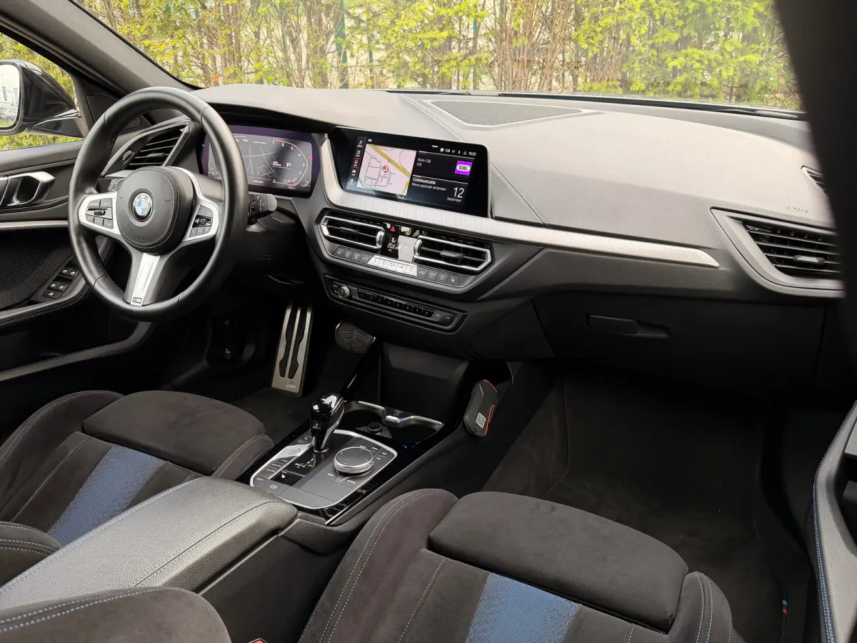 M135i xDrive Executive | Cruise Control | Kuipstoelen | Stoelverwarming | HiFi Audio | Carplay | Navi | Climate | 19 Inch |