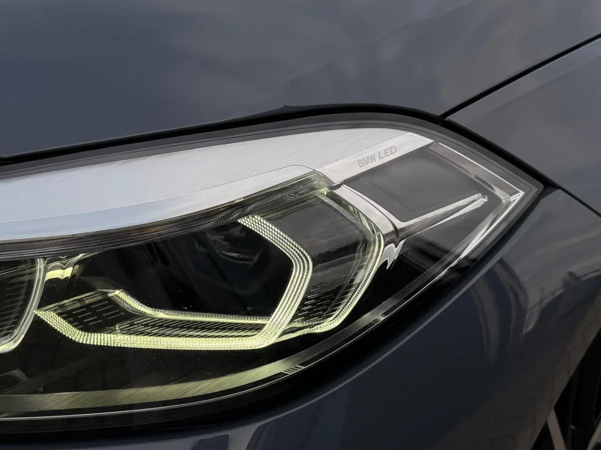 M135i xDrive Executive | Cruise Control | Kuipstoelen | Stoelverwarming | HiFi Audio | Carplay | Navi | Climate | 19 Inch |