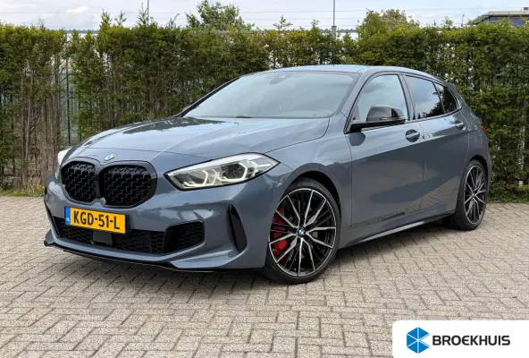 M135i xDrive Executive | Cruise Control | Kuipstoelen | Stoelverwarming | HiFi Audio | Carplay | Navi | Climate | 19 Inch |