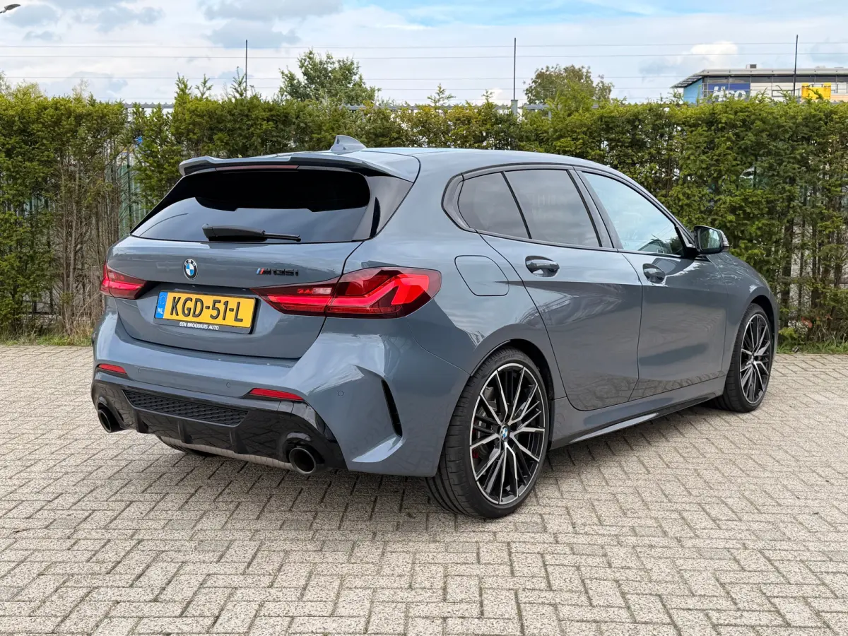 M135i xDrive Executive | Cruise Control | Kuipstoelen | Stoelverwarming | HiFi Audio | Carplay | Navi | Climate | 19 Inch |