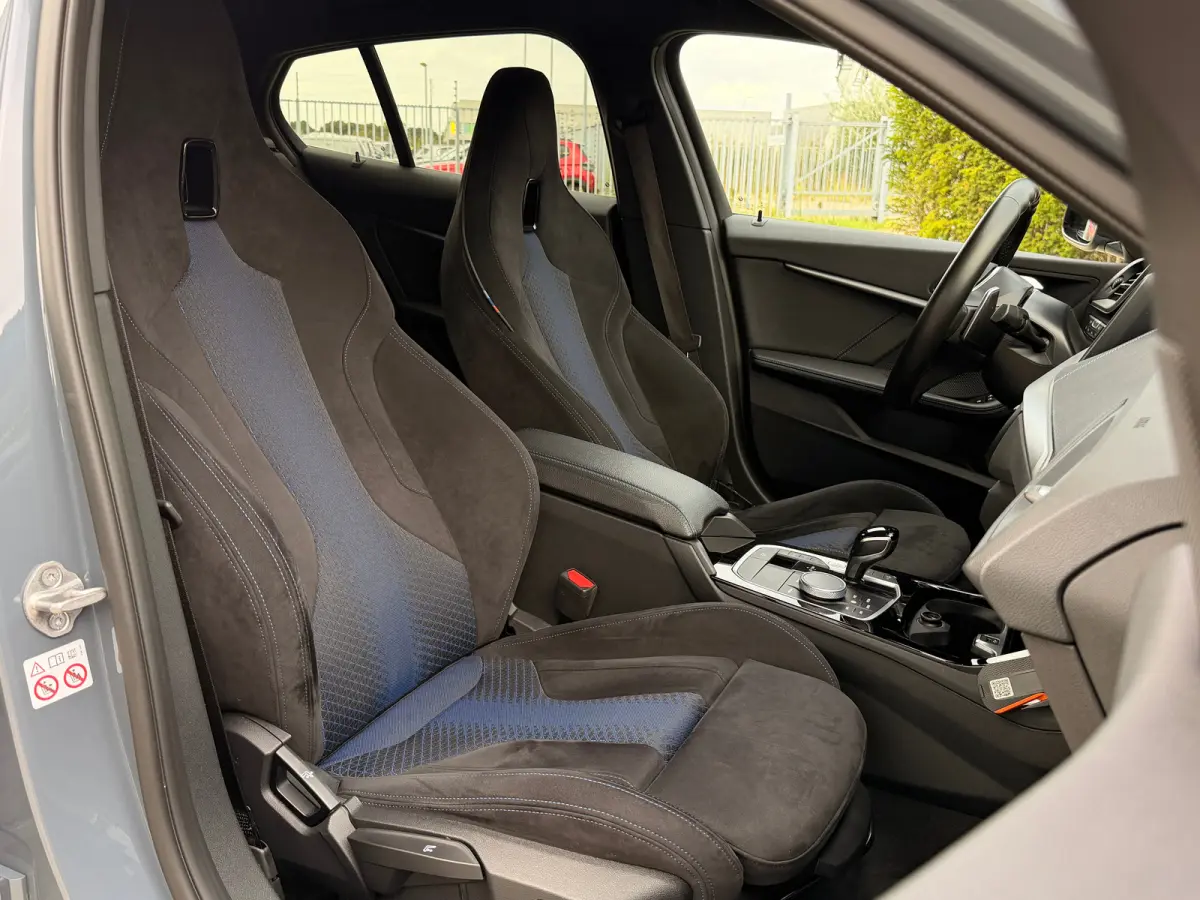 M135i xDrive Executive | Cruise Control | Kuipstoelen | Stoelverwarming | HiFi Audio | Carplay | Navi | Climate | 19 Inch |