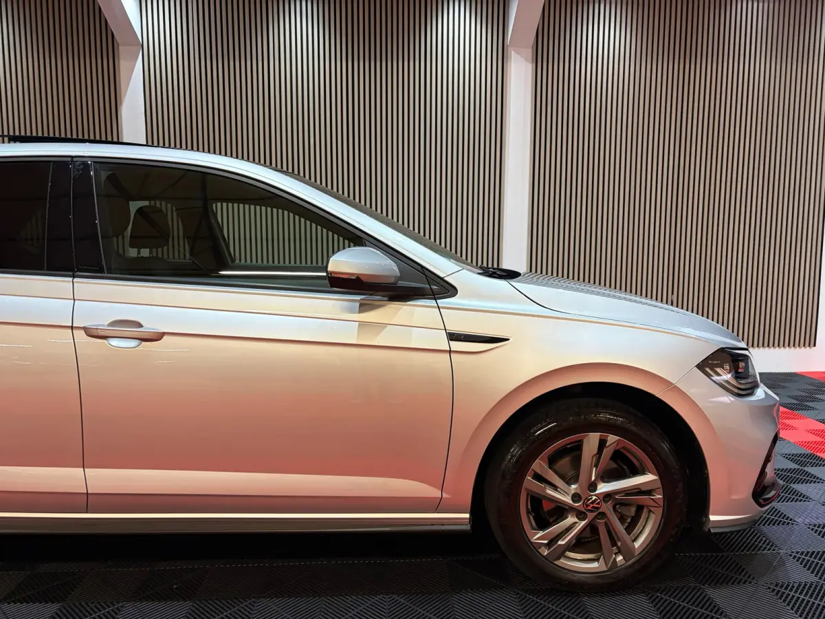 1.0 TSI R-Line Business Pano Navi Led IQ Lights Camera