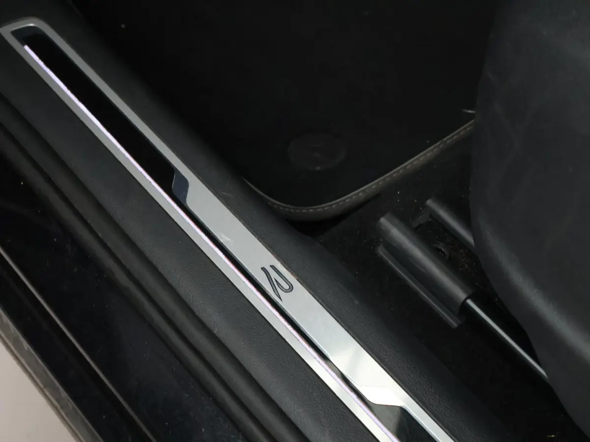 1.5 TSI R-LINE + VIRTUAL COCKPIT | ADAPTIVE CRUISE | 19 INCH
