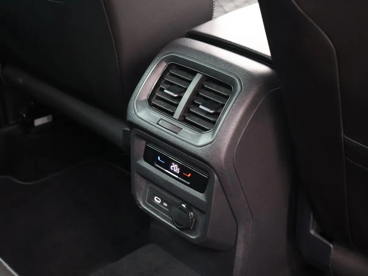1.5 TSI R-LINE + VIRTUAL COCKPIT | ADAPTIVE CRUISE | 19 INCH
