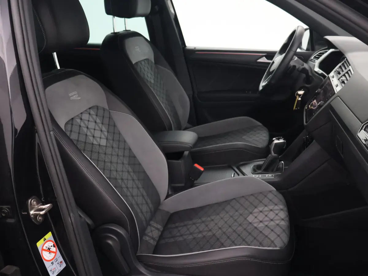 1.5 TSI R-LINE + VIRTUAL COCKPIT | ADAPTIVE CRUISE | 19 INCH