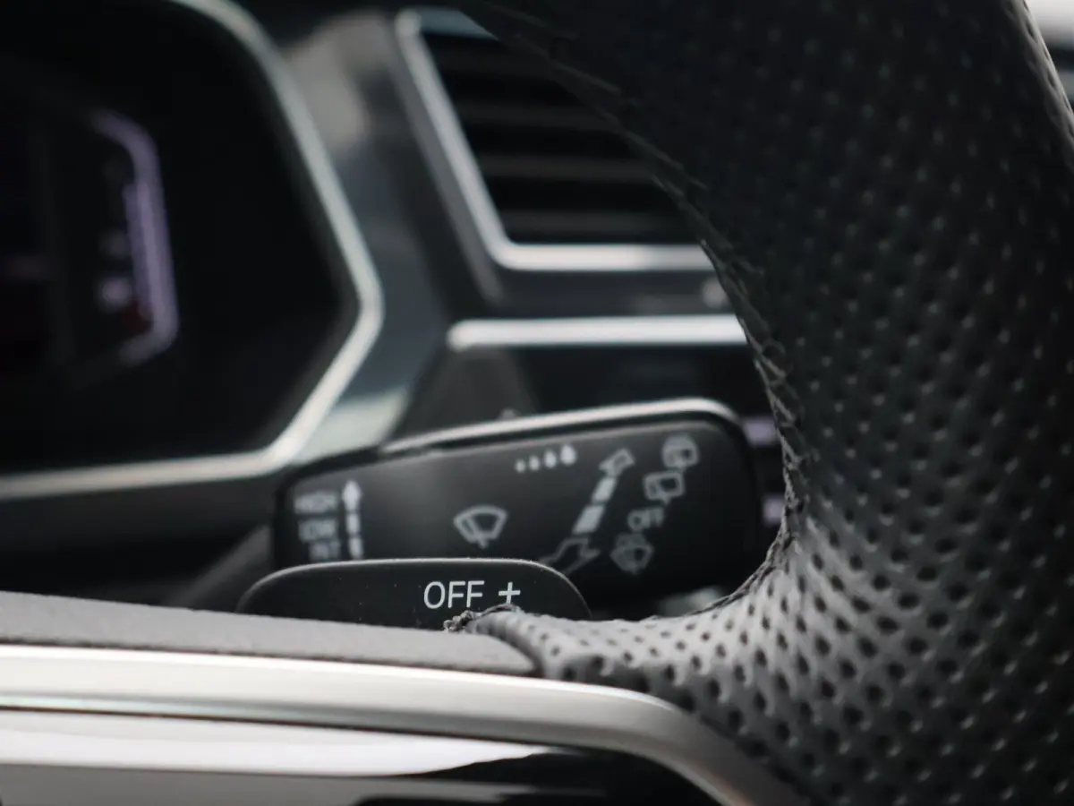 1.5 TSI R-LINE + VIRTUAL COCKPIT | ADAPTIVE CRUISE | 19 INCH