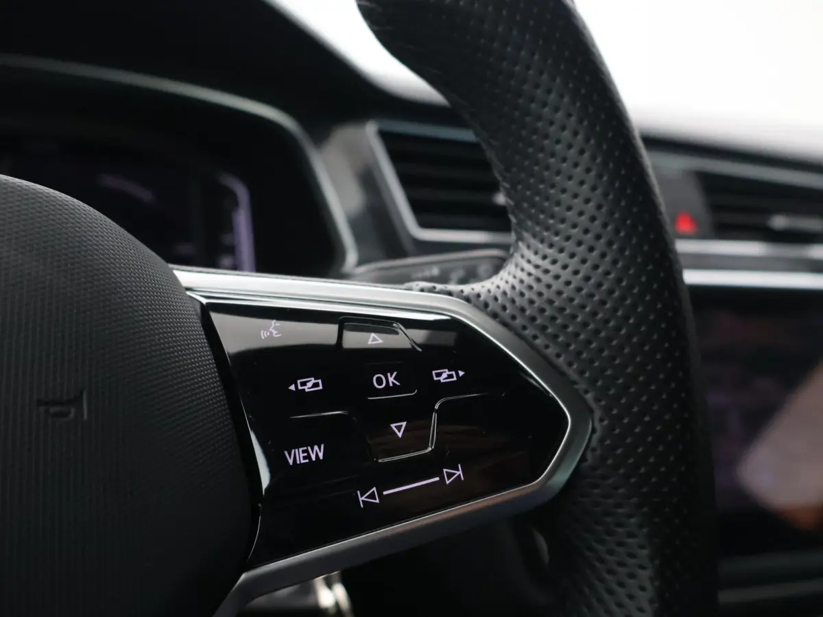 1.5 TSI R-LINE + VIRTUAL COCKPIT | ADAPTIVE CRUISE | 19 INCH