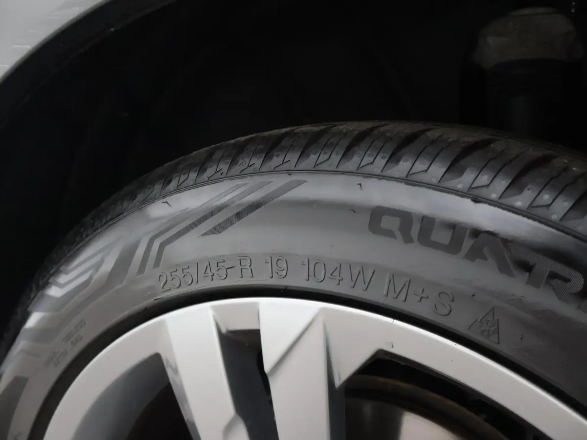 1.5 TSI R-LINE + VIRTUAL COCKPIT | ADAPTIVE CRUISE | 19 INCH