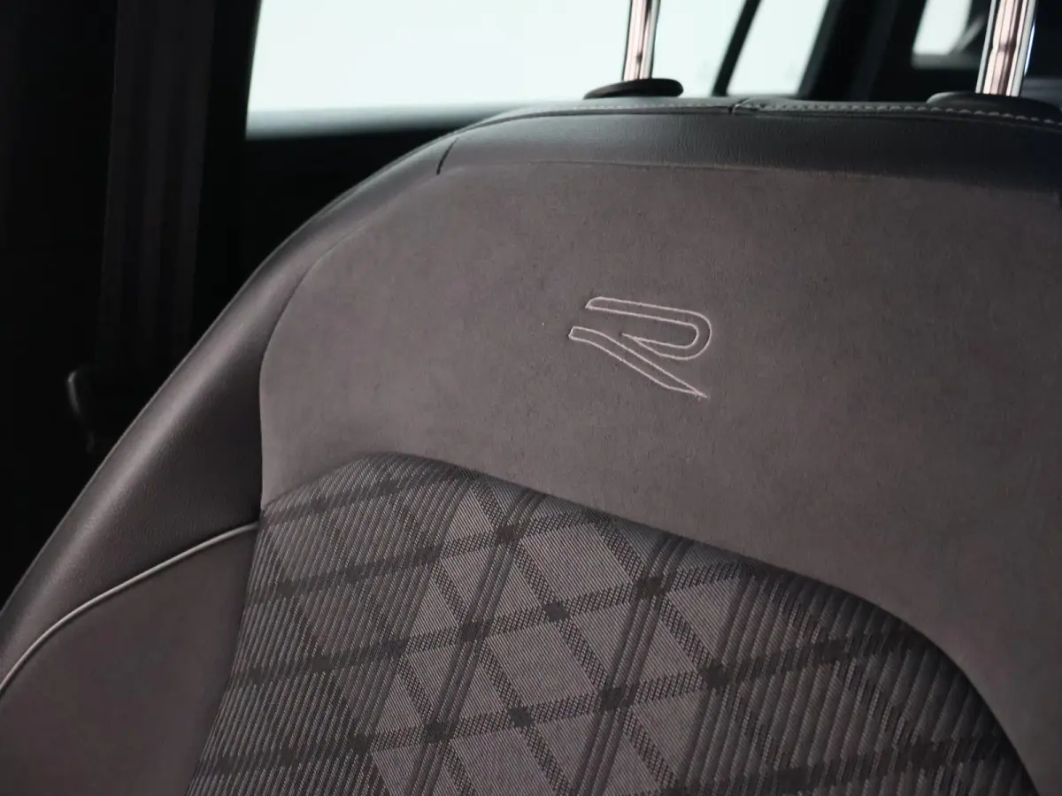 1.5 TSI R-LINE + VIRTUAL COCKPIT | ADAPTIVE CRUISE | 19 INCH
