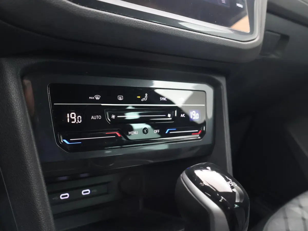 1.5 TSI R-LINE + VIRTUAL COCKPIT | ADAPTIVE CRUISE | 19 INCH