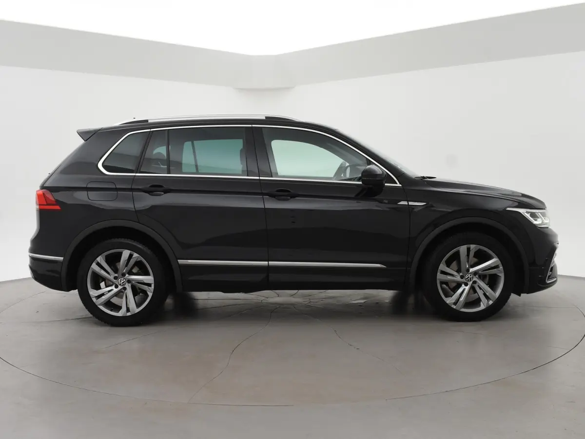 1.5 TSI R-LINE + VIRTUAL COCKPIT | ADAPTIVE CRUISE | 19 INCH