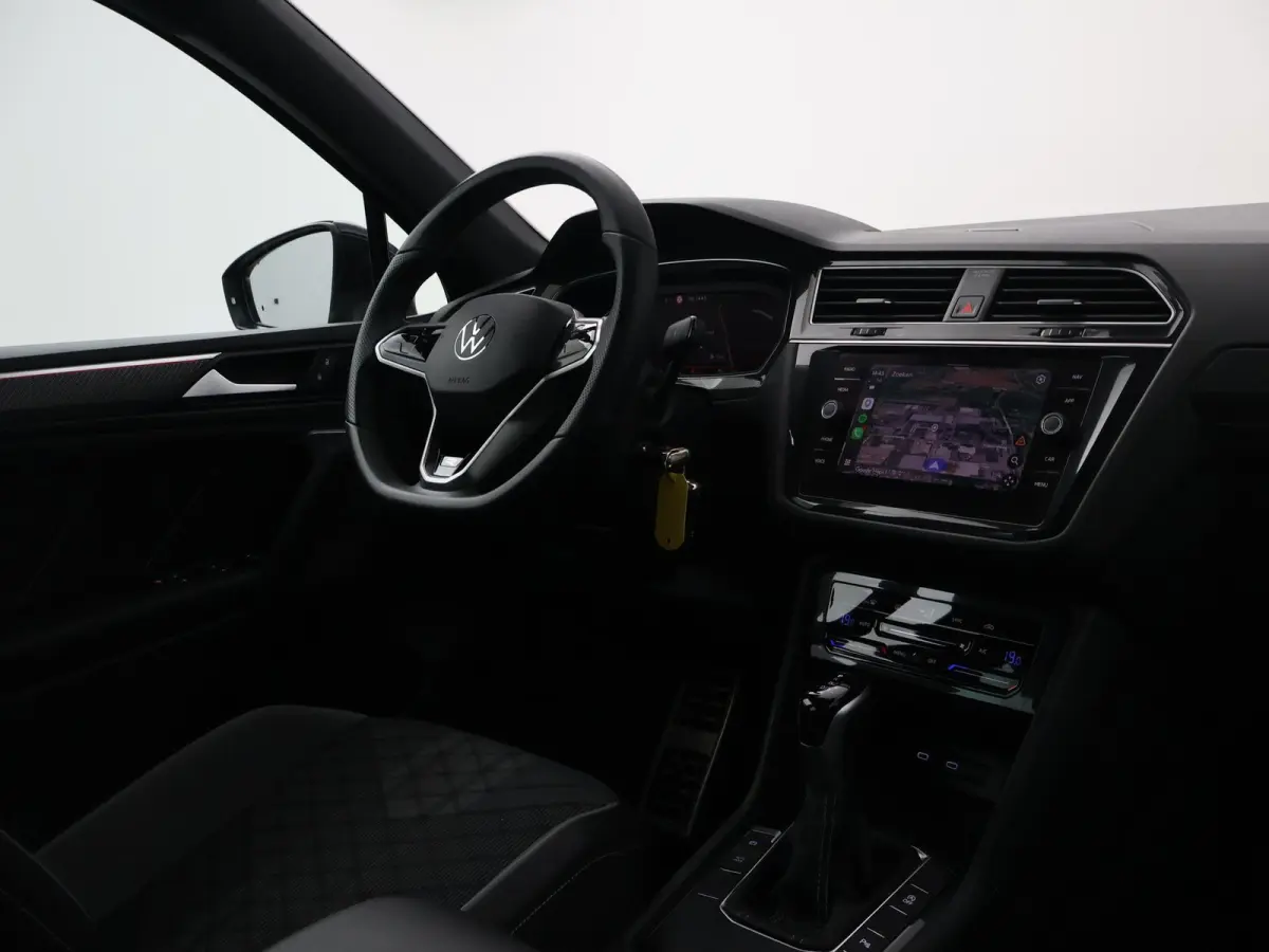 1.5 TSI R-LINE + VIRTUAL COCKPIT | ADAPTIVE CRUISE | 19 INCH