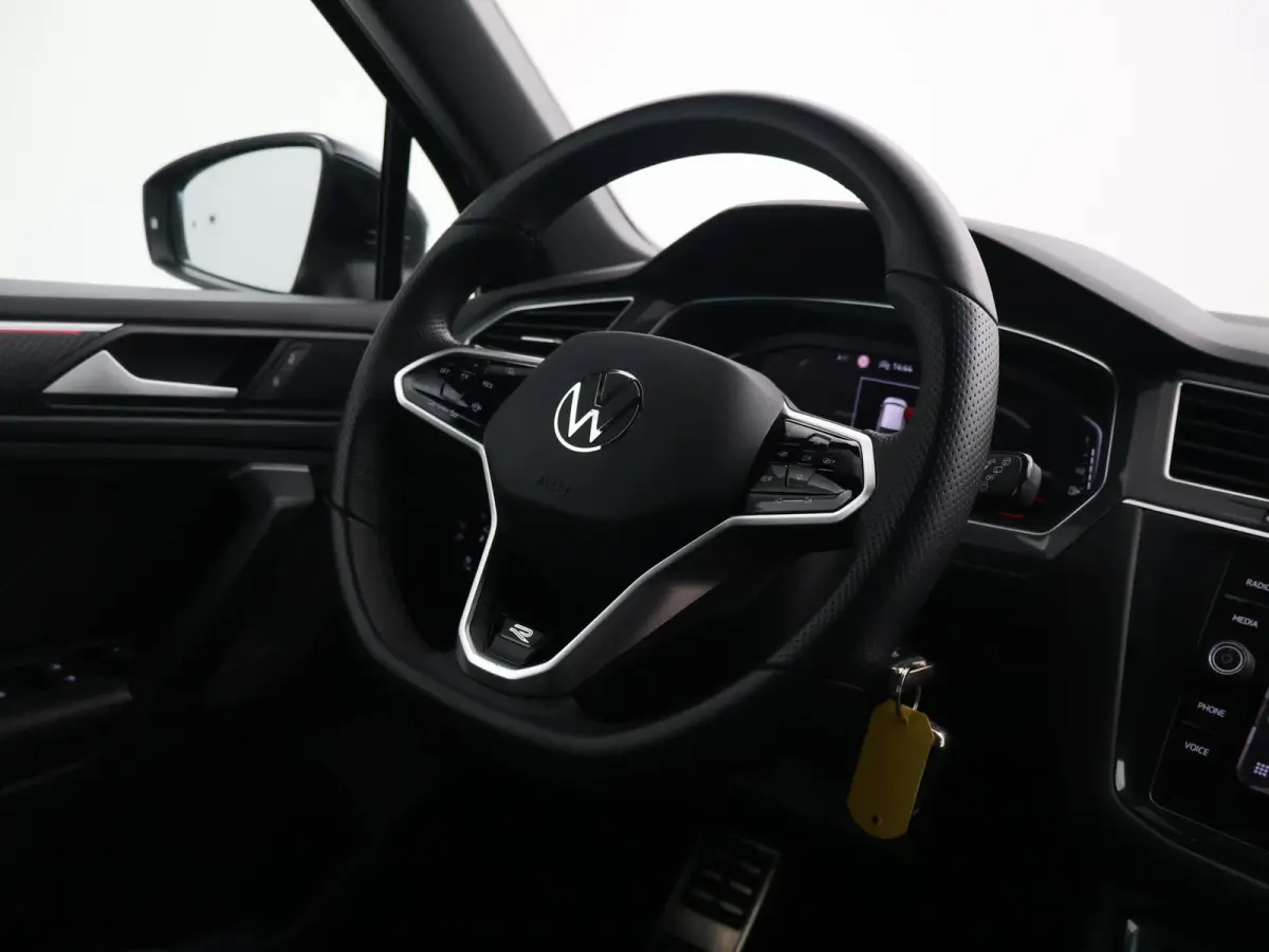 1.5 TSI R-LINE + VIRTUAL COCKPIT | ADAPTIVE CRUISE | 19 INCH