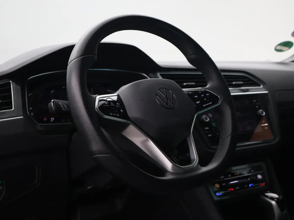1.5 TSI R-LINE + VIRTUAL COCKPIT | ADAPTIVE CRUISE | 19 INCH