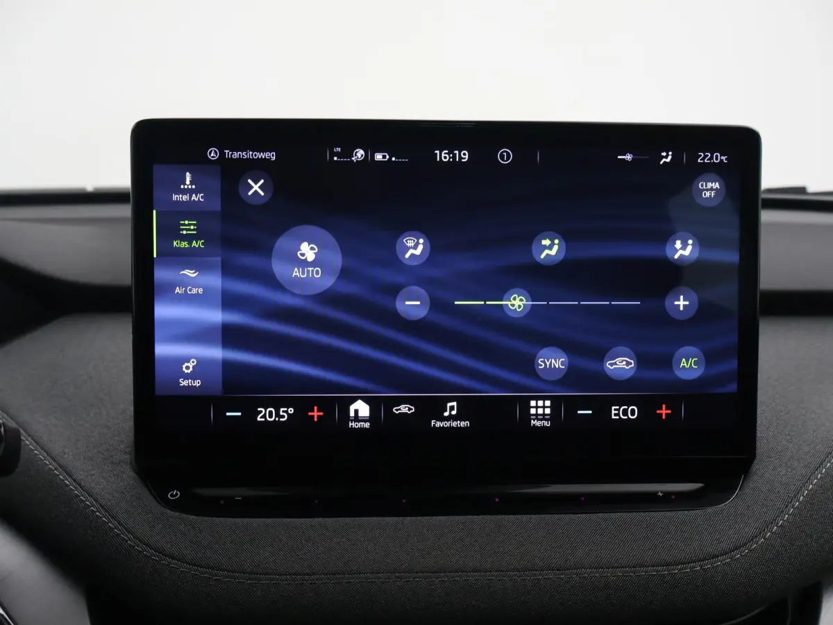 60 + SFEERVERLICHTING | APPLE CARPLAY | ANDROID AUTO | DAB