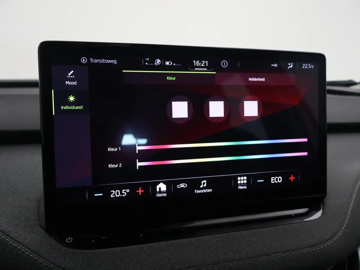 60 + SFEERVERLICHTING | APPLE CARPLAY | ANDROID AUTO | DAB