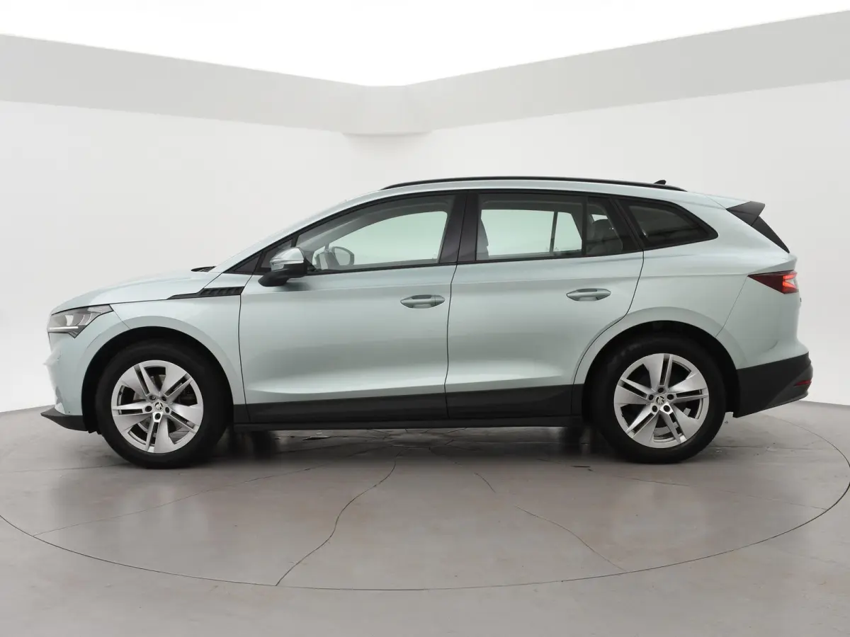 60 + SFEERVERLICHTING | APPLE CARPLAY | ANDROID AUTO | DAB