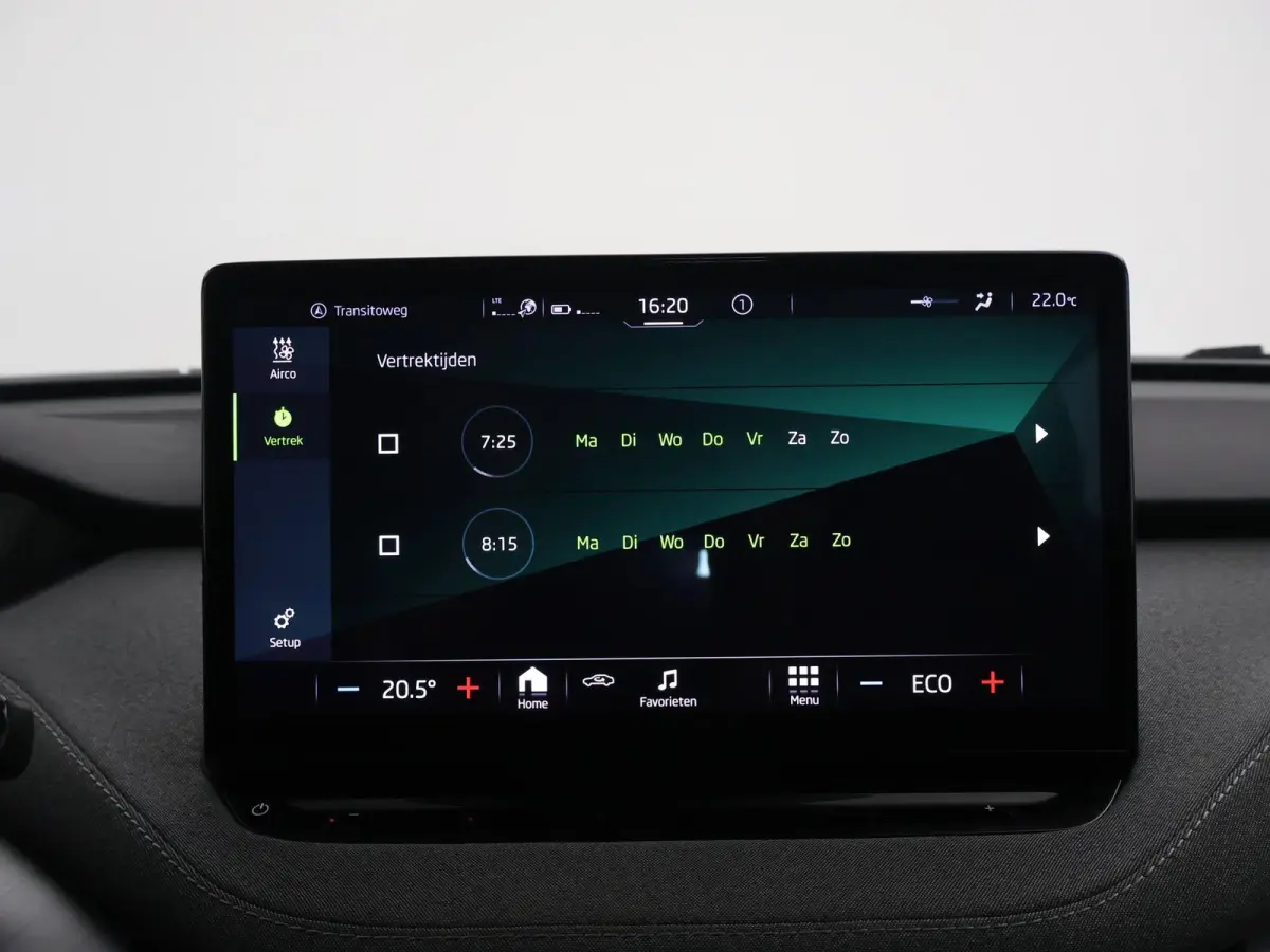 60 + SFEERVERLICHTING | APPLE CARPLAY | ANDROID AUTO | DAB