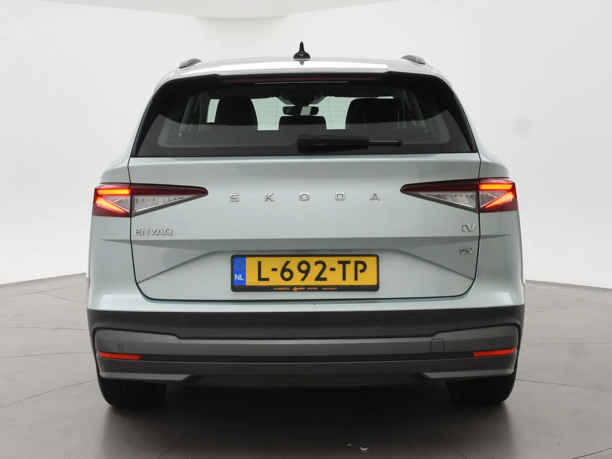 60 + SFEERVERLICHTING | APPLE CARPLAY | ANDROID AUTO | DAB