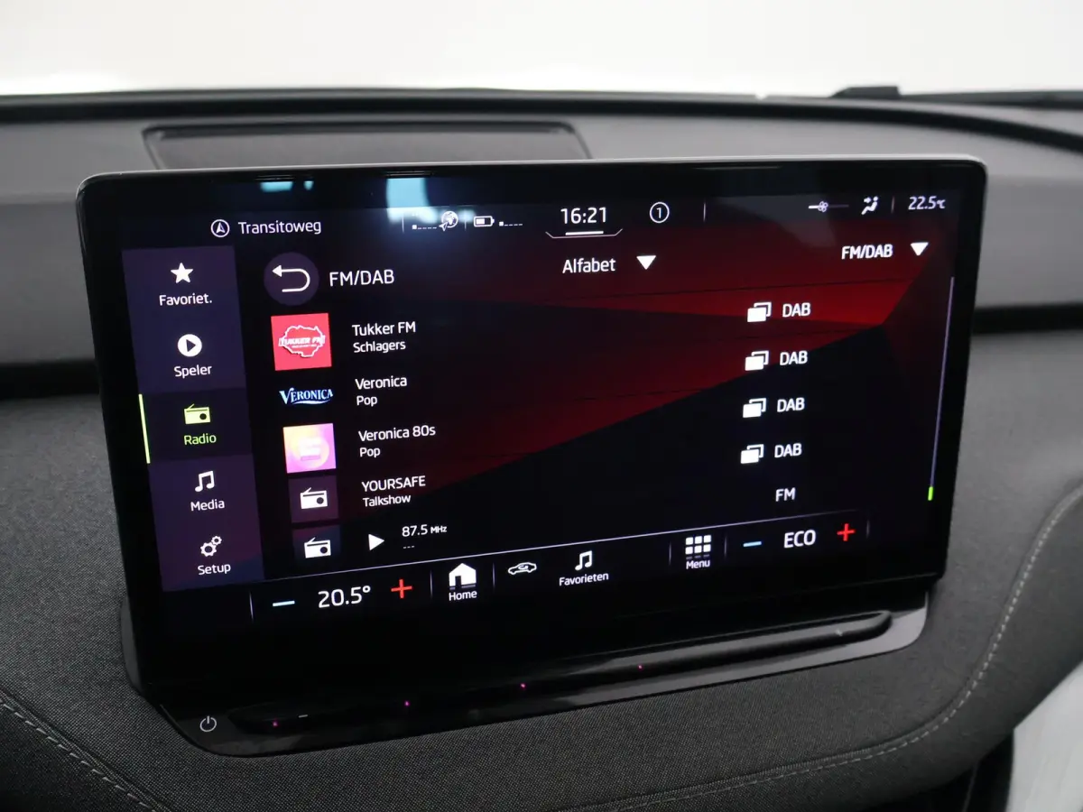 60 + SFEERVERLICHTING | APPLE CARPLAY | ANDROID AUTO | DAB