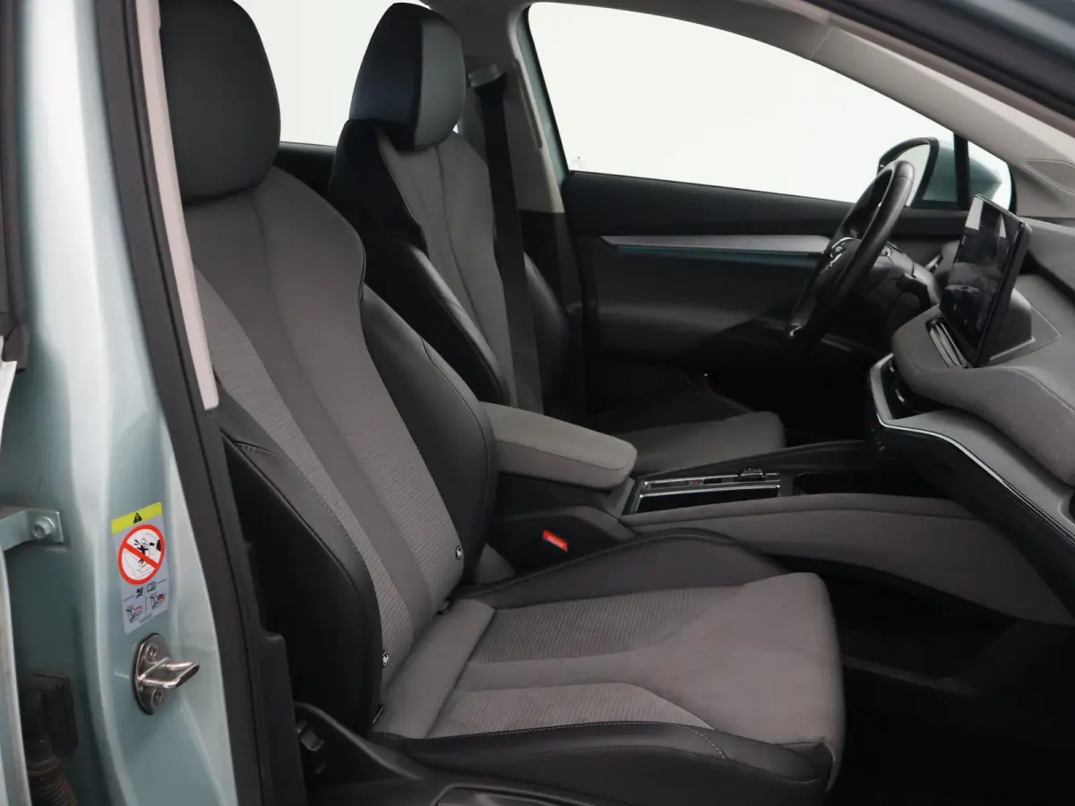 60 + SFEERVERLICHTING | APPLE CARPLAY | ANDROID AUTO | DAB