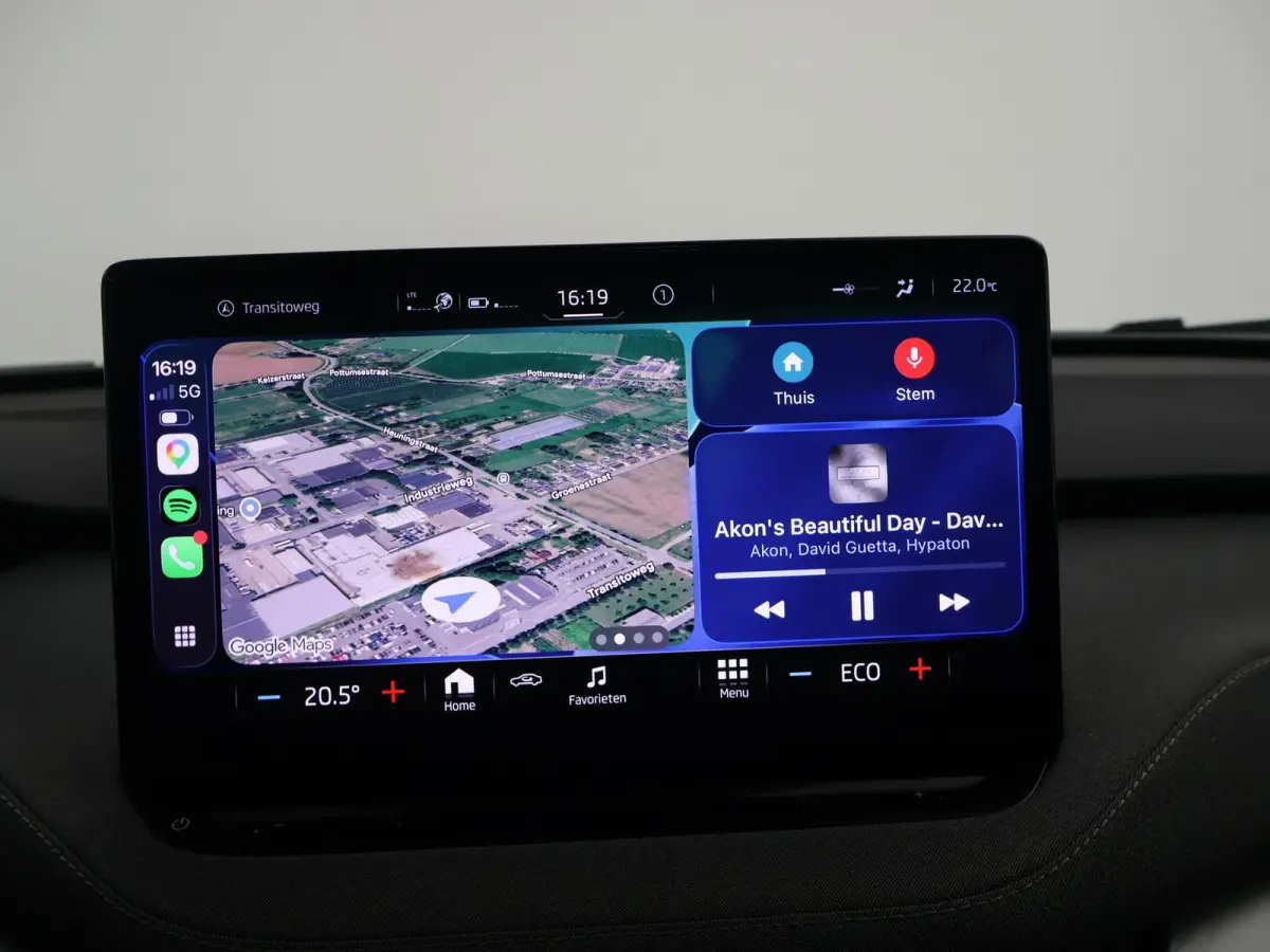 60 + SFEERVERLICHTING | APPLE CARPLAY | ANDROID AUTO | DAB