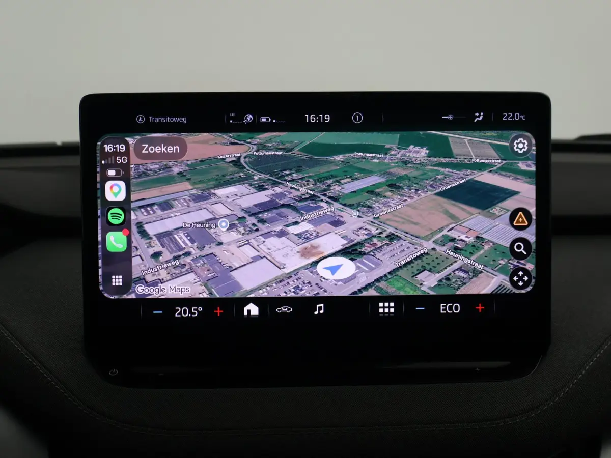 60 + SFEERVERLICHTING | APPLE CARPLAY | ANDROID AUTO | DAB