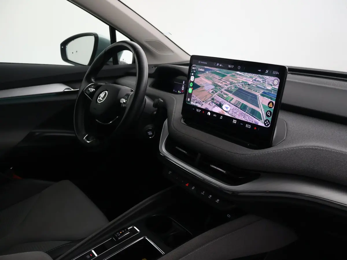 60 + SFEERVERLICHTING | APPLE CARPLAY | ANDROID AUTO | DAB