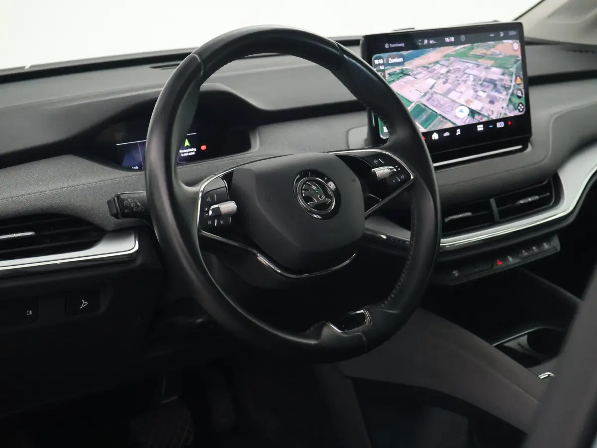 60 + SFEERVERLICHTING | APPLE CARPLAY | ANDROID AUTO | DAB