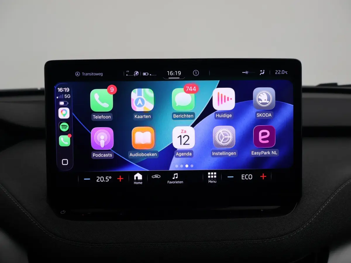 60 + SFEERVERLICHTING | APPLE CARPLAY | ANDROID AUTO | DAB