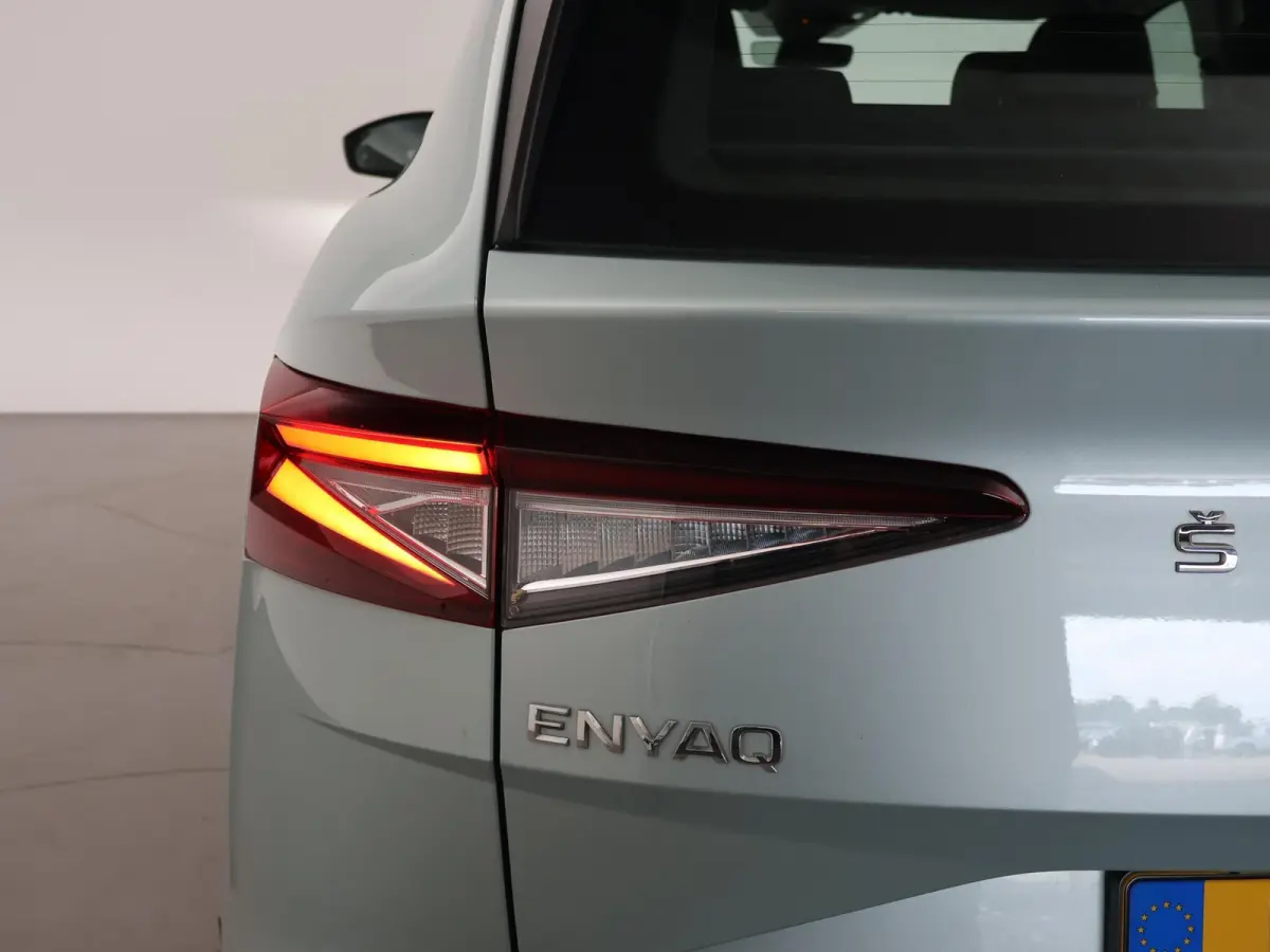 60 + SFEERVERLICHTING | APPLE CARPLAY | ANDROID AUTO | DAB