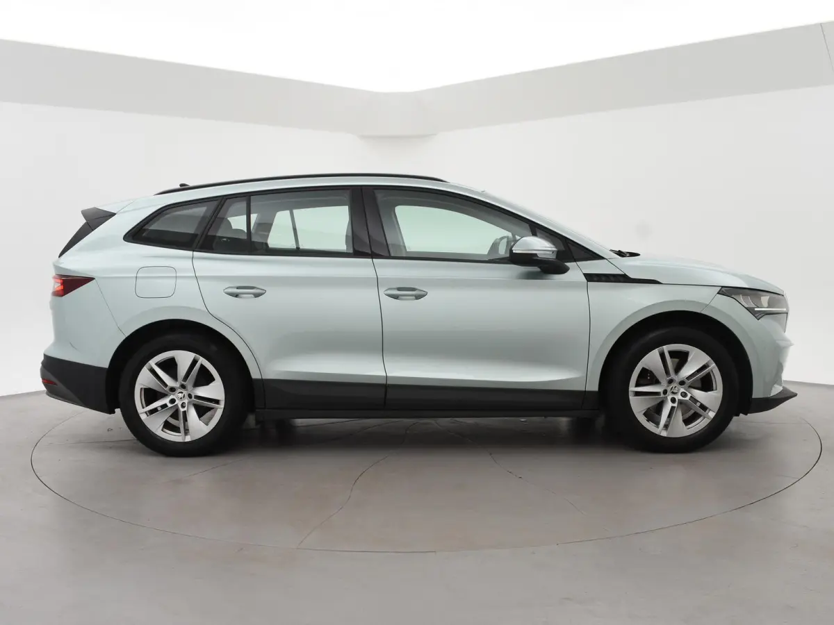 60 + SFEERVERLICHTING | APPLE CARPLAY | ANDROID AUTO | DAB