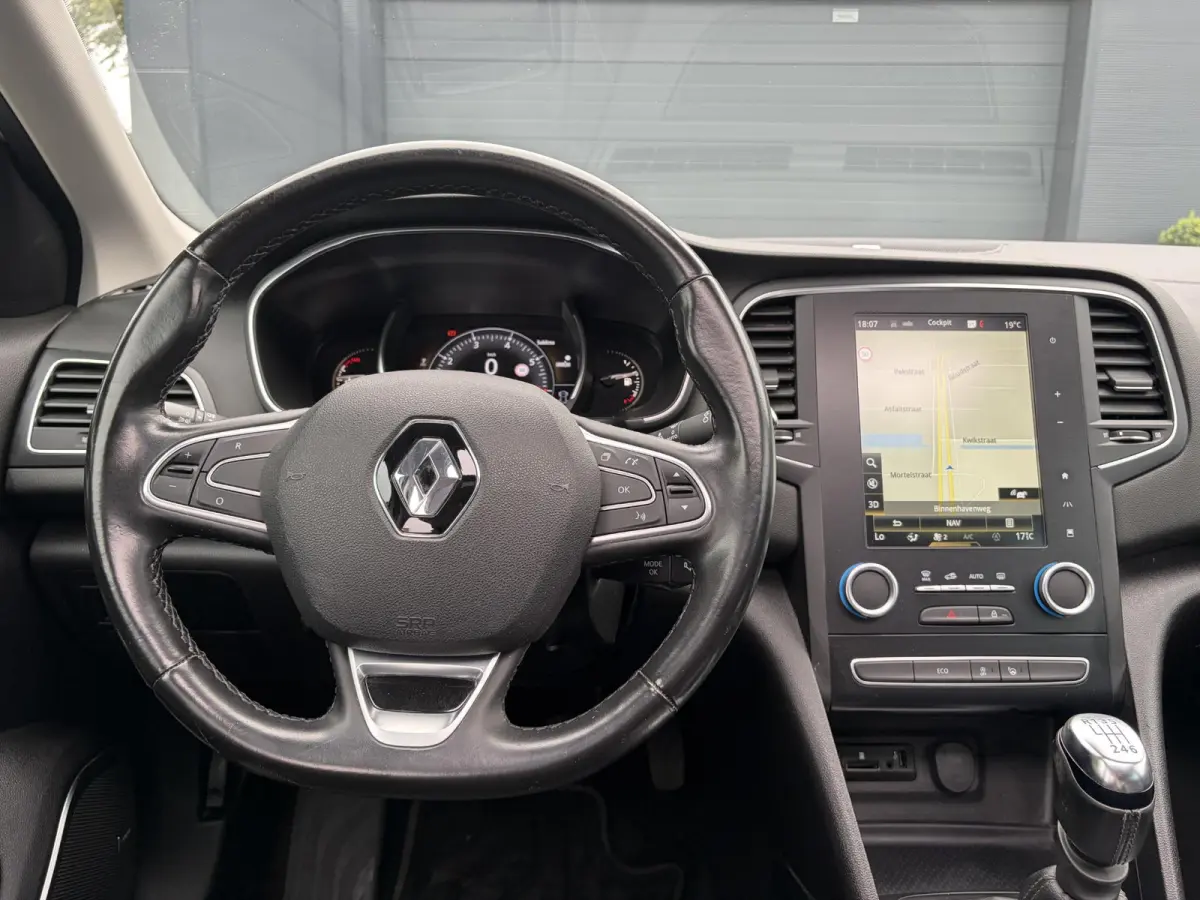 1.2 TCe Bose ✓2 Eigenaar✓Pano✓Camera✓Net beurt gehad✓Navi✓Clima✓Cruise✓Leder✓131pk✓Pdc V+A✓6 Bak✓Rijstrooksensor✓Dodehoeksensor✓17'' Lm velgen✓N.A.P✓Apk tot 0