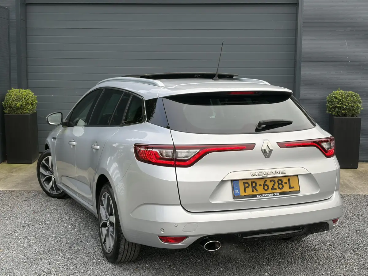1.2 TCe Bose ✓2 Eigenaar✓Pano✓Camera✓Net beurt gehad✓Navi✓Clima✓Cruise✓Leder✓131pk✓Pdc V+A✓6 Bak✓Rijstrooksensor✓Dodehoeksensor✓17'' Lm velgen✓N.A.P✓Apk tot 0