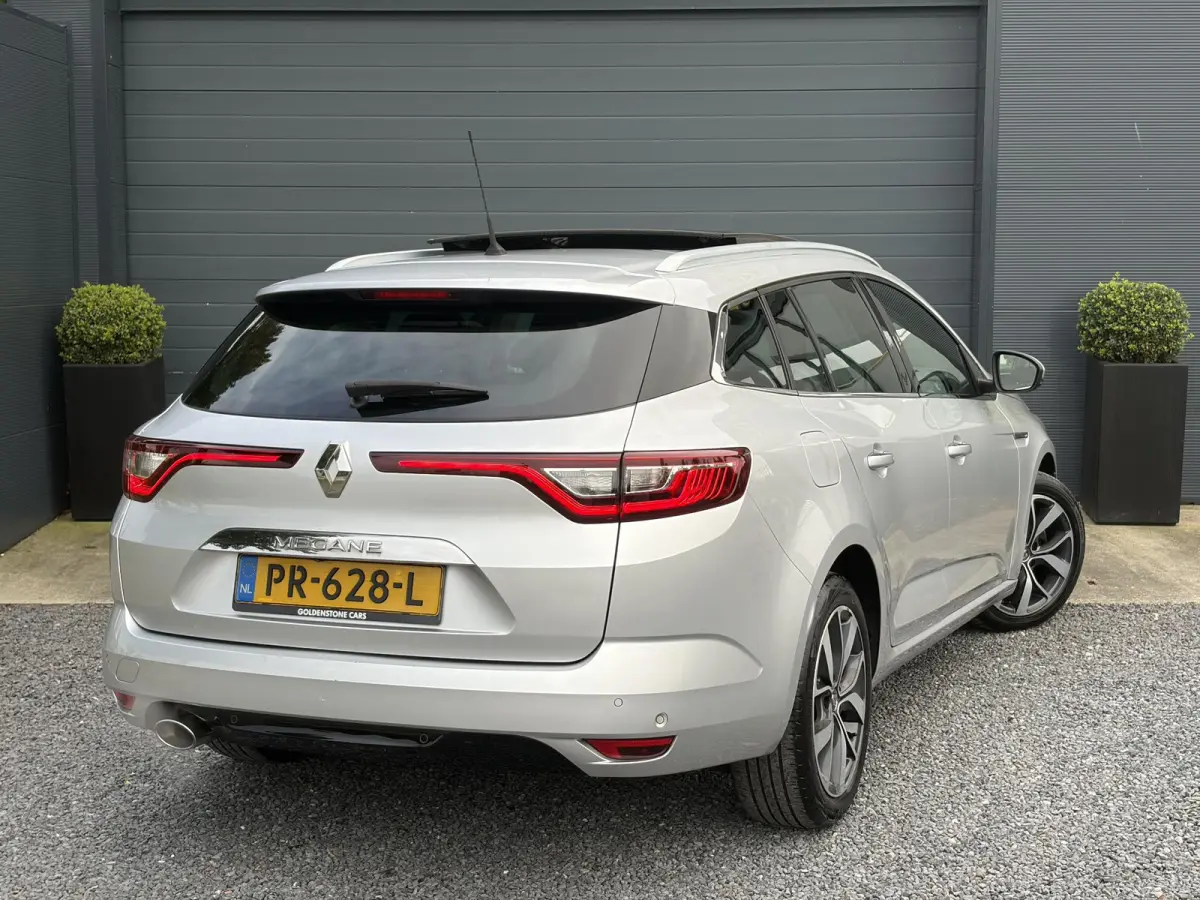 1.2 TCe Bose ✓2 Eigenaar✓Pano✓Camera✓Net beurt gehad✓Navi✓Clima✓Cruise✓Leder✓131pk✓Pdc V+A✓6 Bak✓Rijstrooksensor✓Dodehoeksensor✓17'' Lm velgen✓N.A.P✓Apk tot 0