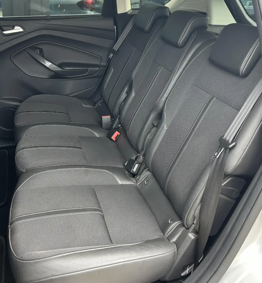 1.0 Titanium 125PK | D-Riem is Vervangen | Onderhoudshistorie | Trekhaak | Achteruitrijcamera | 18 Inch Michelin | Elektrische Achterklep | Elektrische Stoel | Stoelverwarming | Stuurverwarm