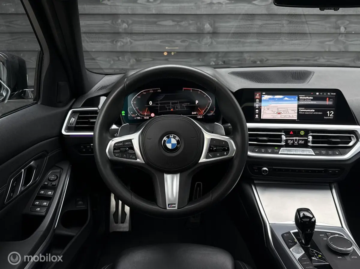 320i High Executive | M-Sport | Pano | Leder