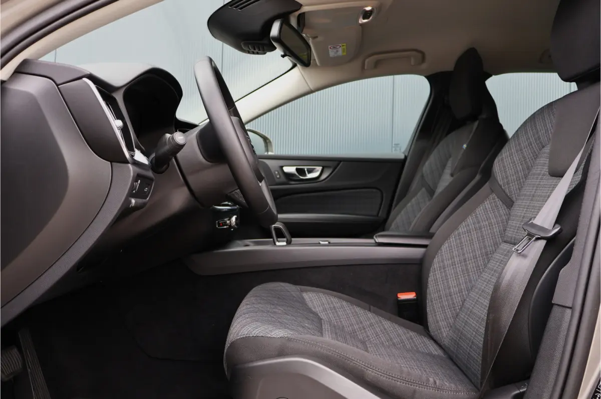 2.0 B3 Momentum Advantage | Camera | Apple Carplay / Android Auto