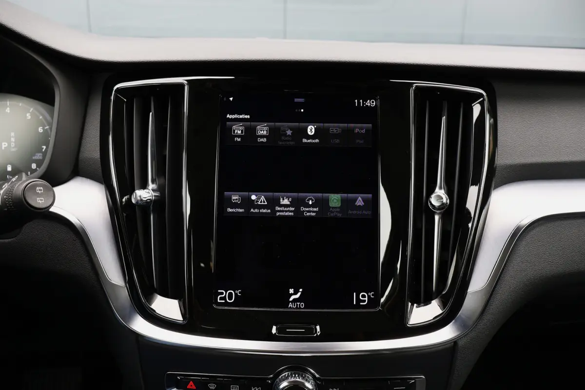 2.0 B3 Momentum Advantage | Camera | Apple Carplay / Android Auto